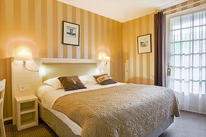 Hotel SPA Piscine le Petit Castel