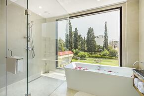 The Vaishnodevi Sarovar Portico