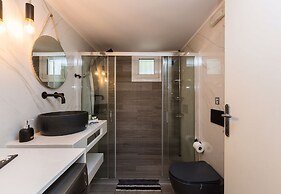 Mpali Bay View And Beach Front Apt Crete