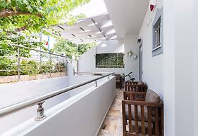 Mpali Bay View And Beach Front Apt Crete