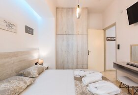 Mpali Bay View And Beach Front Apt Crete