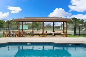 Pet-friendly Oasis in Gated Community!