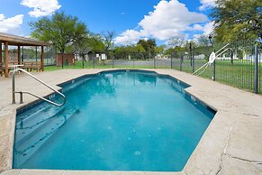 Pet-friendly Oasis in Gated Community!