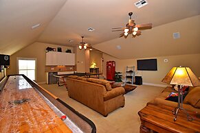 Pet-friendly Oasis in Gated Community!