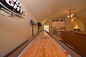 Pet-friendly Oasis in Gated Community!