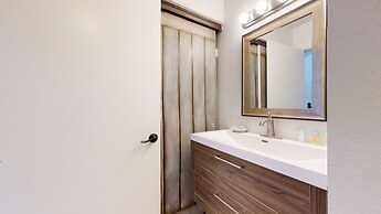 Crestview #2 - Close to The Village, Near Year-round Outdoor Activitie