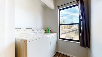 Crestview #2 - Close to The Village, Near Year-round Outdoor Activitie