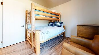 Crestview #2 - Close to The Village, Near Year-round Outdoor Activitie