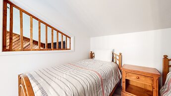 Crestview #2 - Close to The Village, Near Year-round Outdoor Activitie