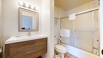 Crestview #2 - Close to The Village, Near Year-round Outdoor Activitie