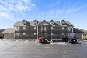 Fall Creek Retreat - 2.5 Miles From DT Branson!