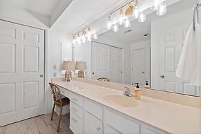 Foothills Walk-in - On-site Amenities