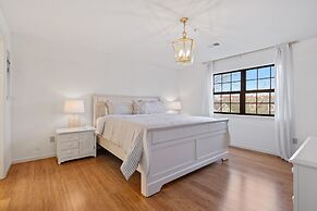 Foothills Walk-in - On-site Amenities