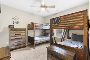 Majestic Luxury Condo at Table Rock Lake