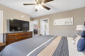 Makin' Memories - Community Pool