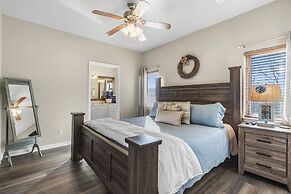 Oak Lane Escape - Branson - Resort Condo on Golf Course w/ Endless Ame