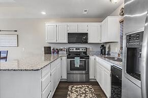 Oak Lane Escape - Branson - Resort Condo on Golf Course w/ Endless Ame