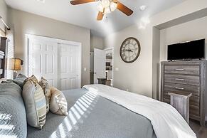 Oak Lane Escape - Branson - Resort Condo on Golf Course w/ Endless Ame