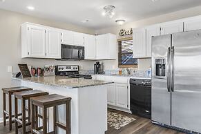 Oak Lane Escape - Branson - Resort Condo on Golf Course w/ Endless Ame