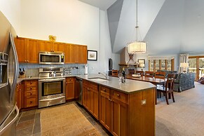 2300 Red Hawk Lodge 3 Bedroom Condo by RedAwning