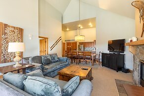 2300 Red Hawk Lodge 3 Bedroom Condo by RedAwning