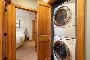 2300 Red Hawk Lodge 3 Bedroom Condo by RedAwning