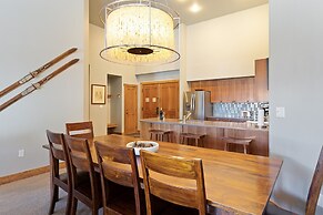 2300 Red Hawk Lodge 3 Bedroom Condo by RedAwning