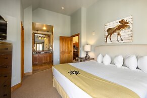 2300 Red Hawk Lodge 3 Bedroom Condo by RedAwning