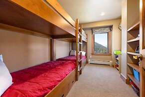 2300 Red Hawk Lodge 3 Bedroom Condo by RedAwning