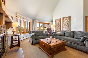 2300 Red Hawk Lodge 3 Bedroom Condo by RedAwning