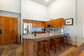 2300 Red Hawk Lodge 3 Bedroom Condo by RedAwning