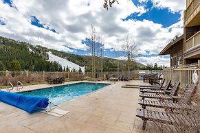 2300 Red Hawk Lodge 3 Bedroom Condo by RedAwning