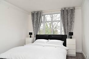 Bright and Spacious 2-bed Apartment in Sutton