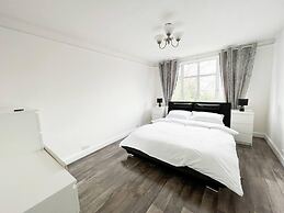 Bright and Spacious 2-bed Apartment in Sutton