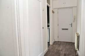 Bright and Spacious 2-bed Apartment in Sutton