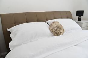 Bright and Spacious 2-bed Apartment in Sutton