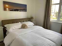 Bright and Spacious 2-bed Apartment in Sutton