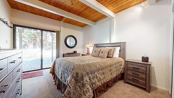 Villa De Los Pinos - Year-round Activities, Nearby Shopping & Restaura