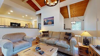 Villa De Los Pinos - Year-round Activities, Nearby Shopping & Restaura