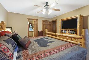 The Lodge on the Creek Branson West Cabin w/ Beautiful Views