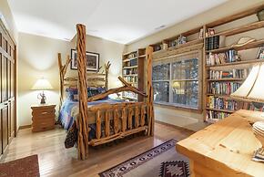 The Lodge on the Creek Branson West Cabin w/ Beautiful Views