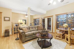 The Lodge on the Creek Branson West Cabin w/ Beautiful Views