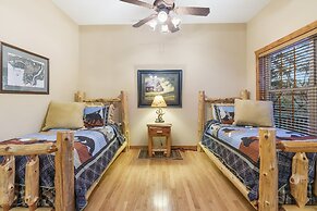The Lodge on the Creek Branson West Cabin w/ Beautiful Views