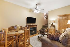 The Lodge on the Creek Branson West Cabin w/ Beautiful Views