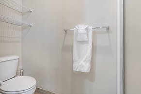 The Gathering Place - Minutes to 61-acre Theme Park