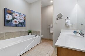 The Gathering Place - Minutes to 61-acre Theme Park