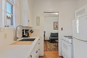 Garden Cottage - Miramar Beach With Shared Deck