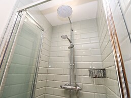 19 Clatterford Shute