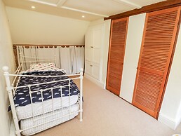 19 Clatterford Shute