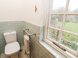 19 Clatterford Shute